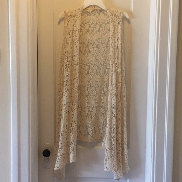 Urban Outfitters Sweaters - 🌿 3/$20 Urban Outfitters Sleeveless Open Sweater